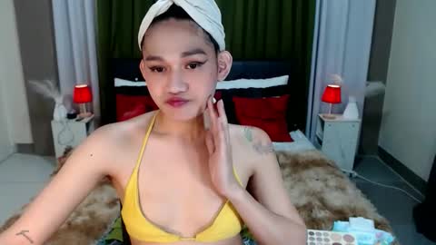 Snapshot of xtspetitehugecock chatting on February 24, 4:32 am xtspetitehugecock online show from February 24, 4:32 am