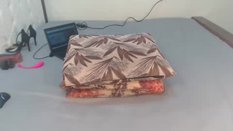 Snapshot of xumamaya chatting on September 9, 7:13 pm hey its Mayah online show from September 9, 7:13 pm