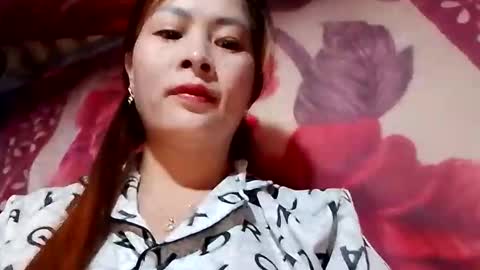 xuxulove00 online show from December 16, 12:37 am