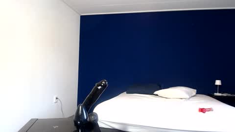 Snapshot of xx19hornyxx chatting on February 16, 11:27 am max online show from February 16, 11:27 am