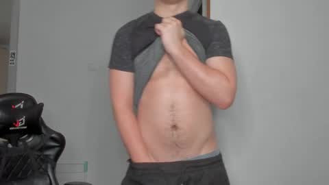 Snapshot of xx_raul_xx_ chatting on March 27, 3:56 am raul online show from March 27, 3:56 am
