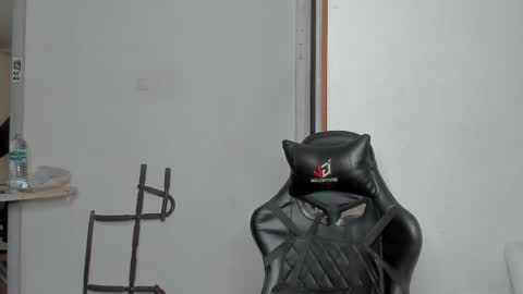 Snapshot of xx_raul_xx_ chatting on March 29, 8:20 pm raul online show from March 29, 8:20 pm