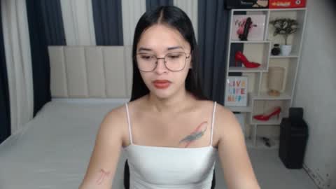 CHLOES ROOM online show from September 22, 5:31 am