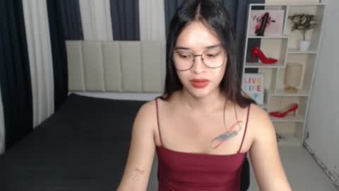 CHLOES ROOM online show from October 9, 5:33 pm