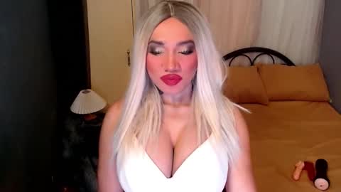 Snapshot of xxcinddyxx chatting on September 18, 10:17 am cinddy online show from September 18, 10:17 am