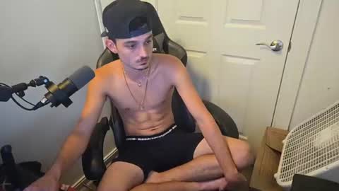 Snapshot of xxdreamboyxx0o chatting on August 4, 7:33 am XxDreamBoyxX online show from August 4, 7:33 am