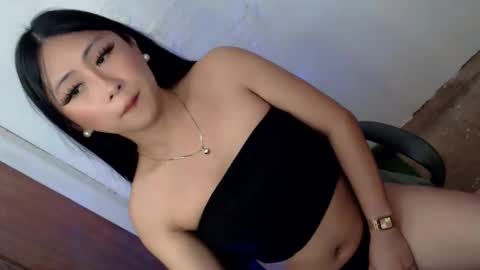 Snapshot of xxexpensive_candy chatting on December 19, 1:23 am Janae online show from December 19, 1:23 am