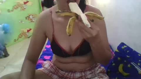 xxfergielisious online show from December 18, 6:19 am