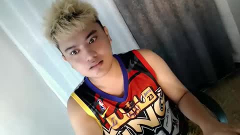 Snapshot of xxhotloyd_cummerx chatting on February 8, 6:33 pm Loyd online show from February 8, 6:33 pm