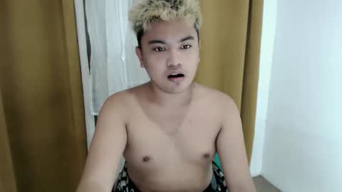 Snapshot of xxhotloyd_cummerx chatting on February 17, 8:04 pm Loyd online show from February 17, 8:04 pm