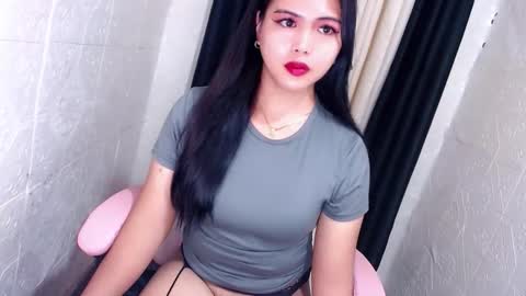 Snapshot of xxhotsexydivinexx chatting on October 14, 11:27 pm divine online show from October 14, 11:27 pm