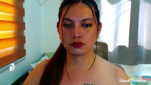 Snapshot of xxjulielovesyouxx chatting on May 23, 1:00 am July online show from May 23, 1:00 am