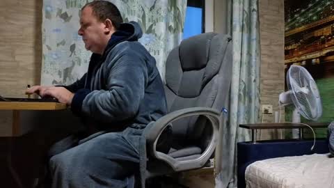 Snapshot of xxrojxx chatting on December 23, 2:07 pm roki-- -- online show from December 23, 2:07 pm