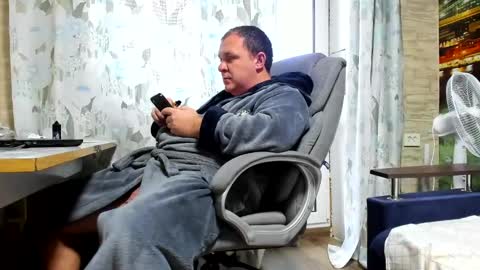 Snapshot of xxrojxx chatting on January 11, 11:23 am roki-- -- online show from January 11, 11:23 am