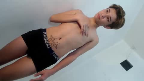 Snapshot of xxsebastian18 chatting on December 8, 7:32 pm seb online show from December 8, 7:32 pm