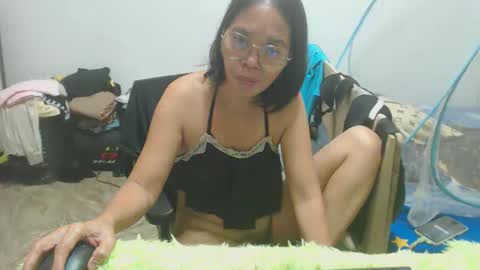 Snapshot of xxsexypinayxx chatting on November 4, 6:07 pm xxsexypinayxx online show from November 4, 6:07 pm
