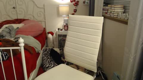 Strawberry Jane online show from December 9, 4:01 am