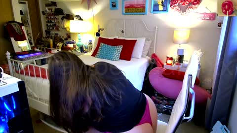 Strawberry Jane online show from January 17, 6:33 pm