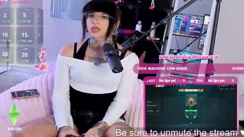 Snapshot of xxunholymusexx chatting on January 16, 10:47 pm Muse n Poppy online show from January 16, 10:47 pm