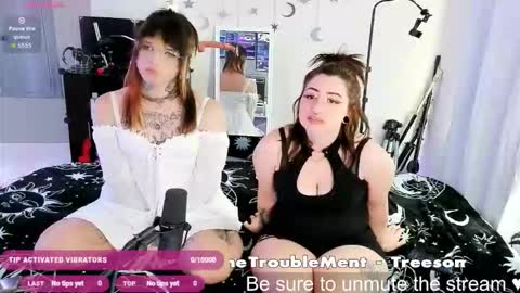 Snapshot of xxunholymusexx chatting on March 2, 10:05 pm Muse n Poppy online show from March 2, 10:05 pm