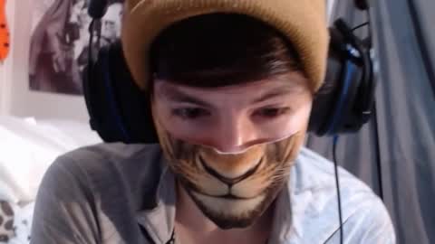 Snapshot of xxwhitefoxx chatting on October 14, 10:16 am David Fox online show from October 14, 10:16 am