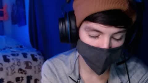 Snapshot of xxwhitefoxx chatting on October 29, 6:15 am David Fox online show from October 29, 6:15 am