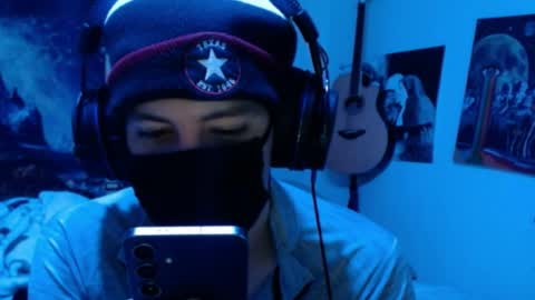 Snapshot of xxwhitefoxx chatting on May 11, 7:36 am David Fox online show from May 11, 7:36 am