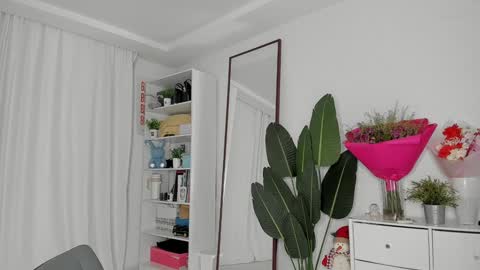 xxx_leila online show from December 2, 9:35 am