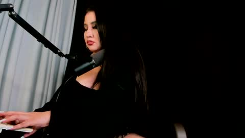 Mistress Scarlet Igmiss scarlet978 online show from May 14, 3:02 am