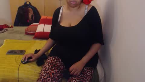 Snapshot of xxxbustybabe27x chatting on April 19, 12:15 pm Ayanda online show from April 19, 12:15 pm