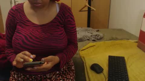 Snapshot of xxxbustybabe27x chatting on April 27, 12:03 pm Ayanda online show from April 27, 12:03 pm