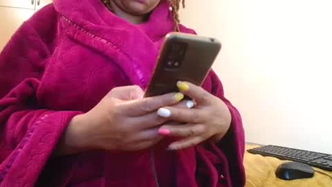 Snapshot of xxxbustybabe27x chatting on May 22, 6:24 pm Ayanda online show from May 22, 6:24 pm