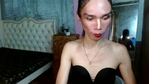 Snapshot of xxxfuckgirlyumsxxx chatting on December 13, 2:16 pm Your Princess Yums online show from December 13, 2:16 pm