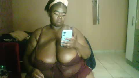 Snapshot of xxxgiantboobs chatting on January 9, 11:24 pm xxxgiantboobs online show from January 9, 11:24 pm