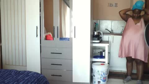 Snapshot of xxxgiantboobs chatting on September 18, 9:00 am xxxgiantboobs online show from September 18, 9:00 am