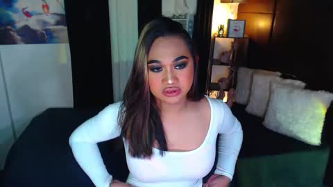 OLIVIA online show from December 19, 3:30 pm