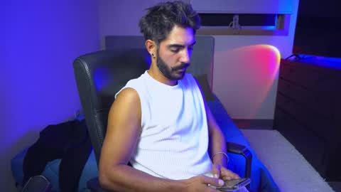 Snapshot of xxxhabibi chatting on October 11, 9:02 pm xxxhabibi online show from October 11, 9:02 pm