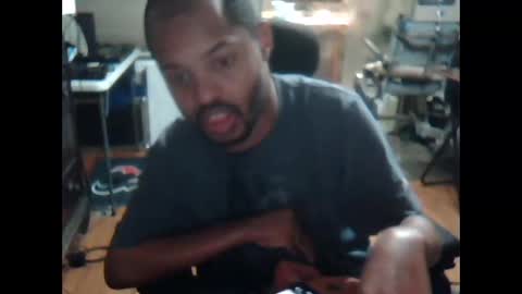 Snapshot of xxxonwheelz chatting on October 29, 4:37 am xxxonwheelz online show from October 29, 4:37 am