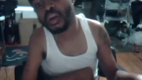 Snapshot of xxxonwheelz chatting on June 5, 11:32 pm xxxonwheelz online show from June 5, 11:32 pm