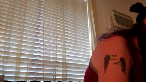Snapshot of xxxqueenmandydickenz chatting on January 4, 10:13 pm XXXQueenMandyDickenz online show from January 4, 10:13 pm