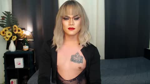 Snapshot of xyournightmarequeenx chatting on December 13, 3:38 am QueenMarina online show from December 13, 3:38 am