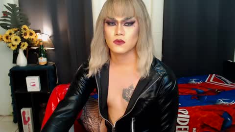 Snapshot of xyournightmarequeenx chatting on December 20, 1:47 am QueenMarina online show from December 20, 1:47 am
