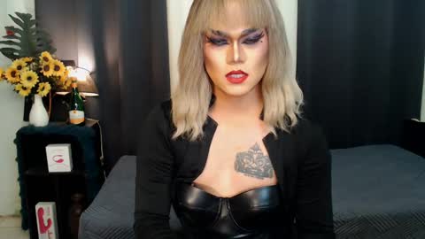 Snapshot of xyournightmarequeenx chatting on December 24, 11:00 pm QueenMarina online show from December 24, 11:00 pm