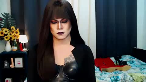 Snapshot of xyournightmarequeenx chatting on September 25, 12:31 pm QueenMarina online show from September 25, 12:31 pm