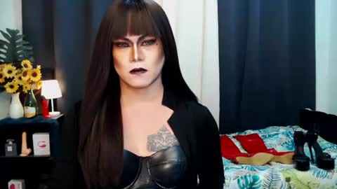 Snapshot of xyournightmarequeenx chatting on September 28, 5:18 pm QueenMarina online show from September 28, 5:18 pm