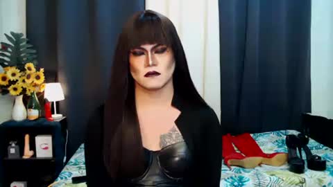 Snapshot of xyournightmarequeenx chatting on September 29, 2:00 pm QueenMarina online show from September 29, 2:00 pm