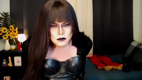 Snapshot of xyournightmarequeenx chatting on October 8, 5:49 am QueenMarina online show from October 8, 5:49 am