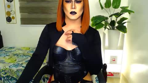 Snapshot of xyournightmarequeenx chatting on June 4, 5:13 am QueenMarina online show from June 4, 5:13 am