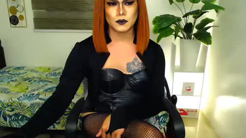 Snapshot of xyournightmarequeenx chatting on June 4, 5:19 pm QueenMarina online show from June 4, 5:19 pm