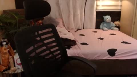 Snapshot of xyourtastyprincess chatting on February 5, 6:46 am Angela online show from February 5, 6:46 am